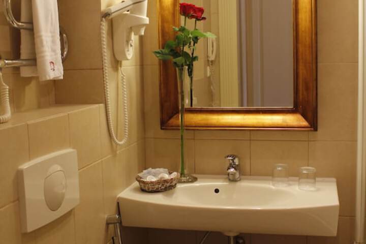 Room 42 of 95
