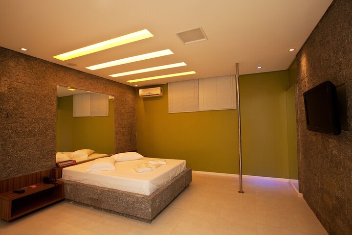 Room 4 of 23