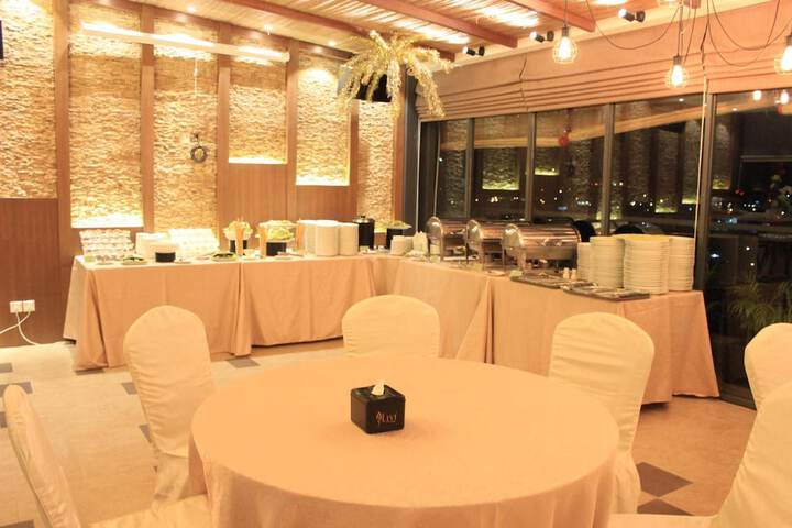 Dining 37 of 45