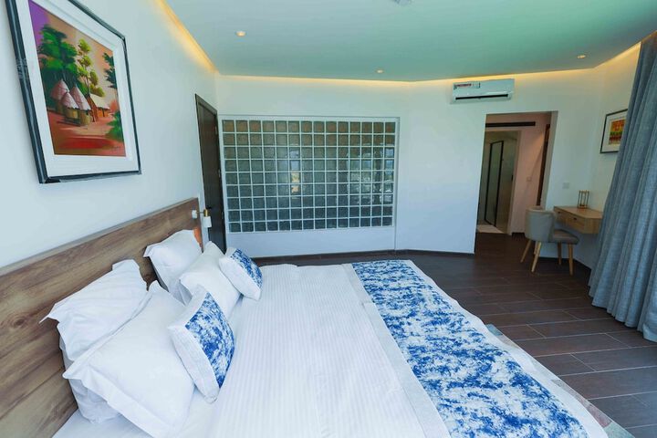 Room 34 of 156