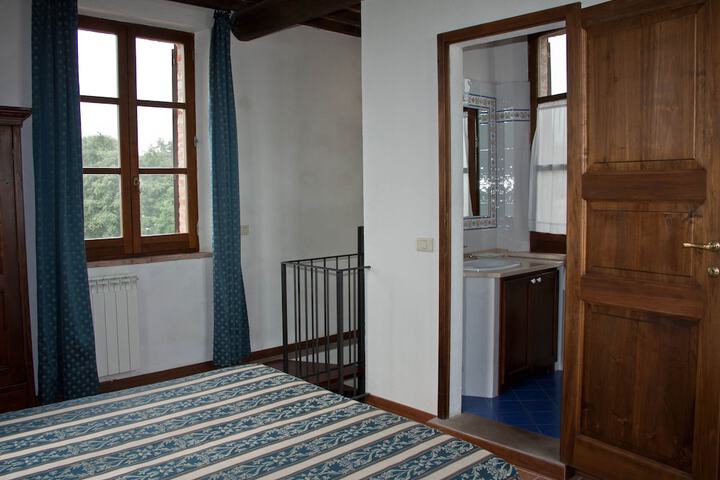 Room 37 of 74