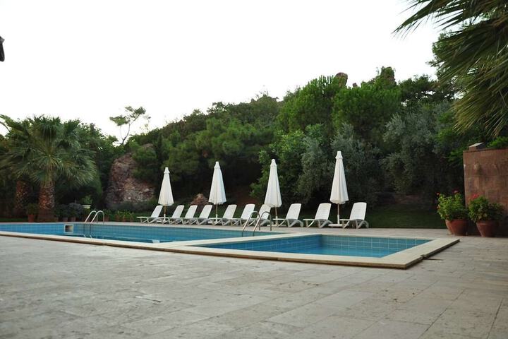 Hotel Pool