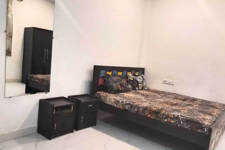 Room 16 of 37
