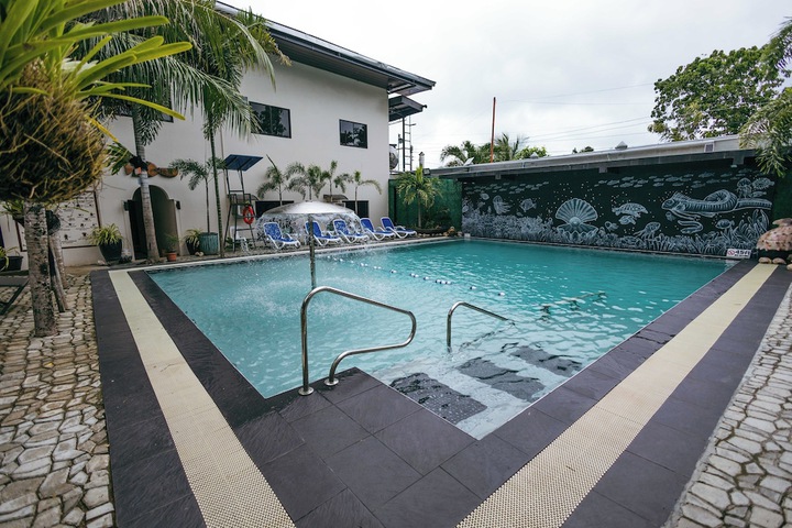 Pool 70 of 125