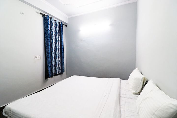Room 12 of 25