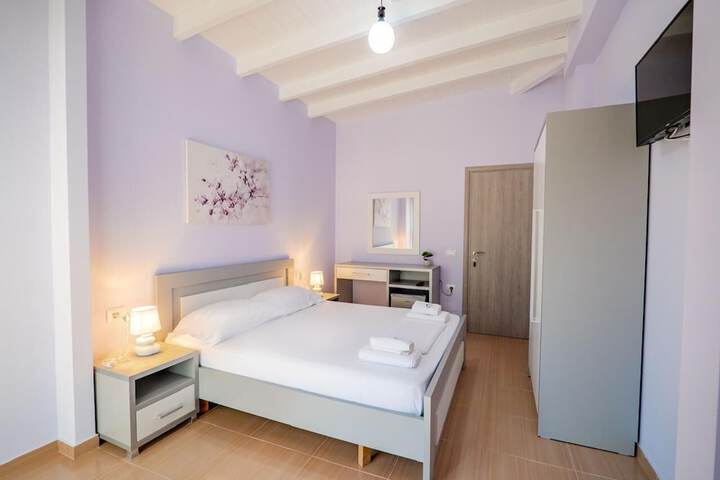 Room 8 of 30