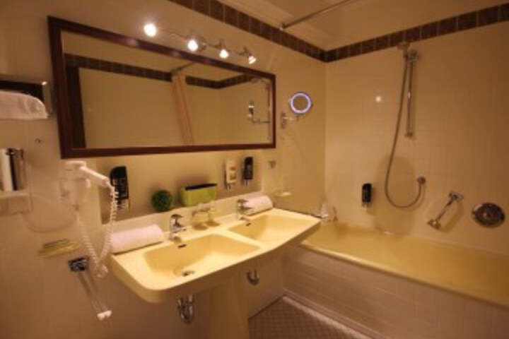 Room 15 of 25