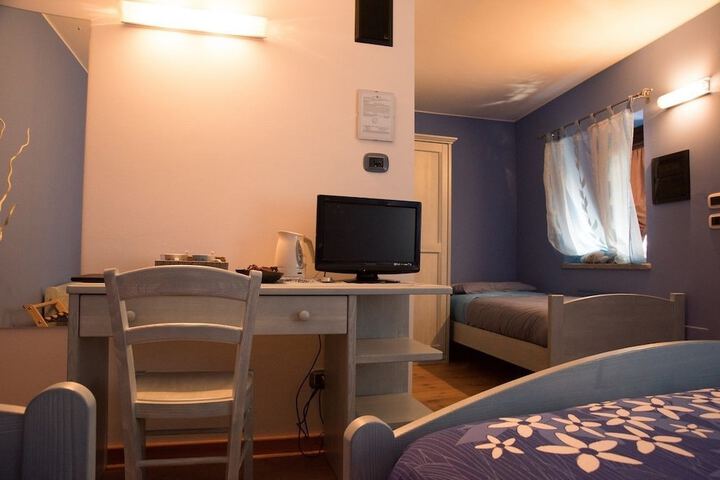 Room 13 of 98