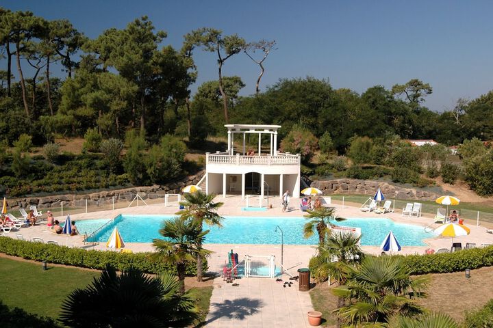 Pools & Facilities