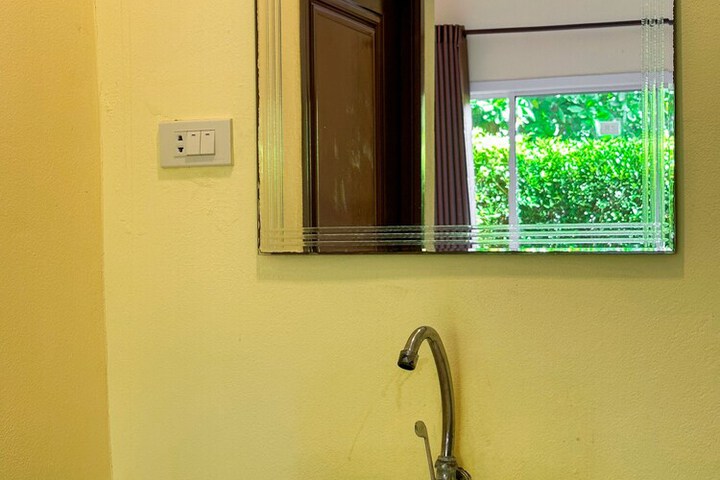 Room 17 of 38