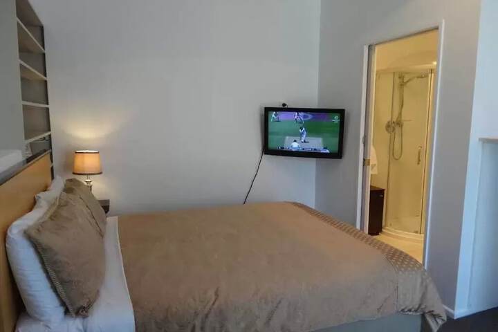 Room 11 of 41