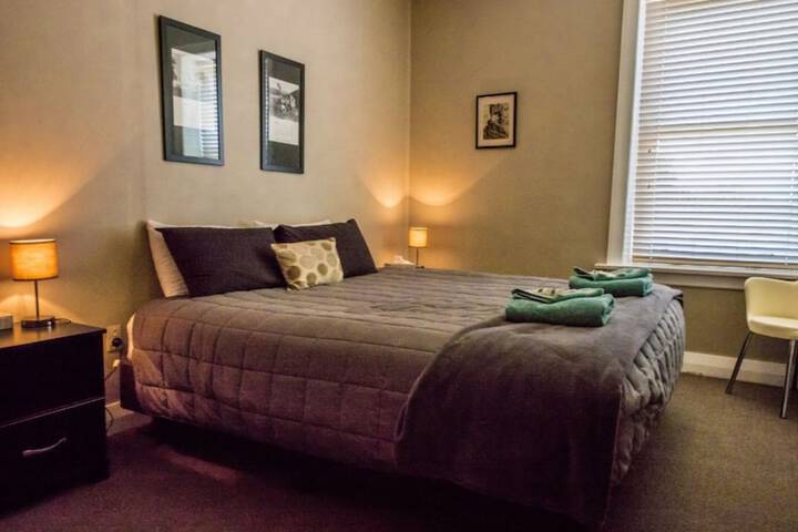 Room 7 of 28