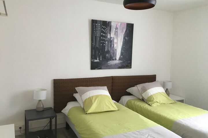 Room 28 of 35