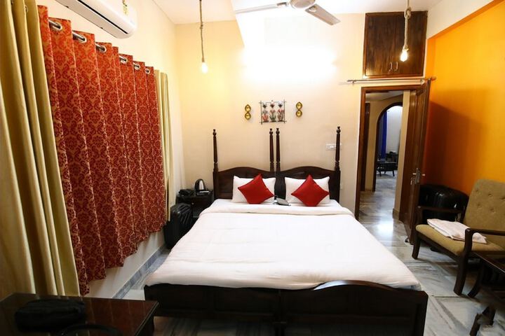 Room 10 of 22