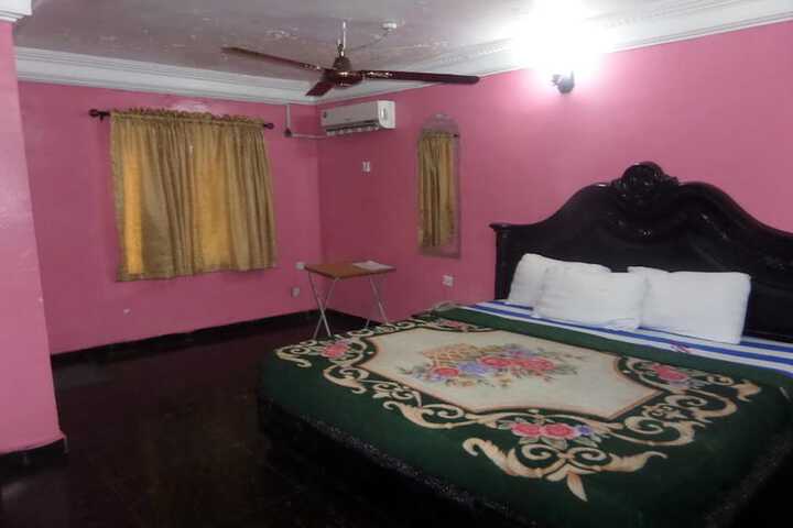 Room 10 of 31