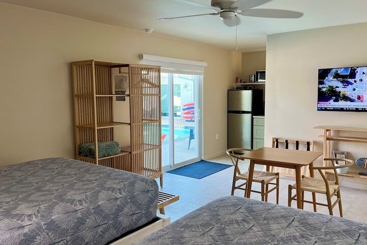 Room 10 of 28