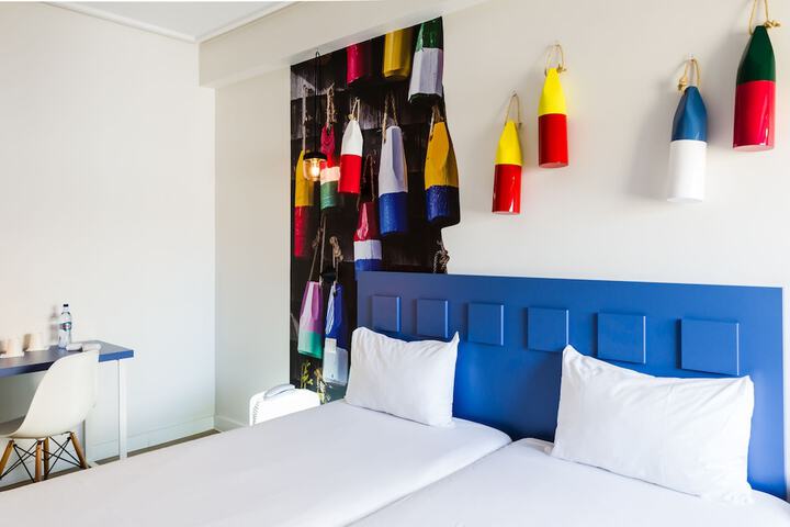 Room 10 of 97