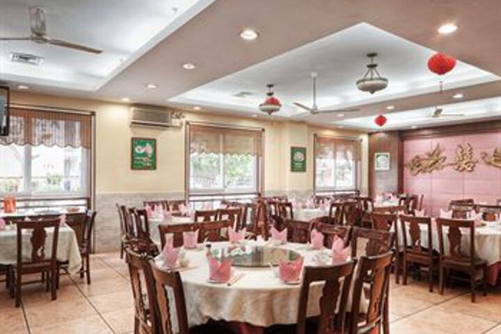 Dining 17 of 17