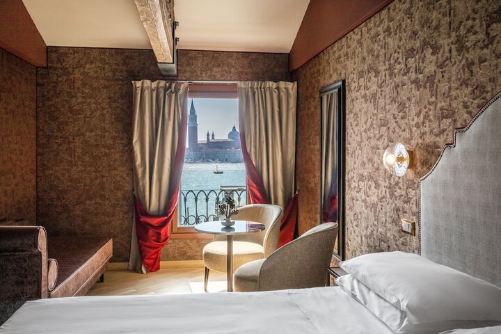 Room 40 of 113