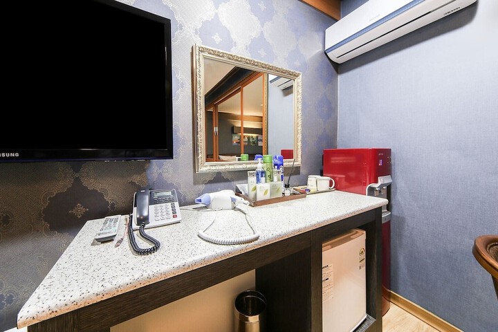 Room 21 of 26