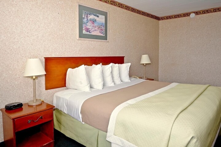 1 King Bed (8 of 12)