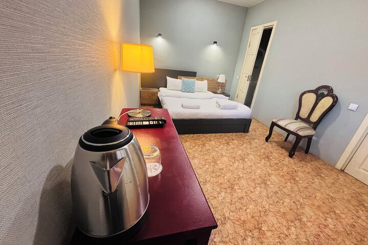 Room 27 of 96