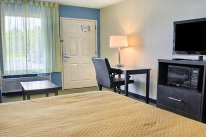 1 King Bed (8 of 8)