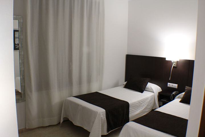 Room 12 of 35
