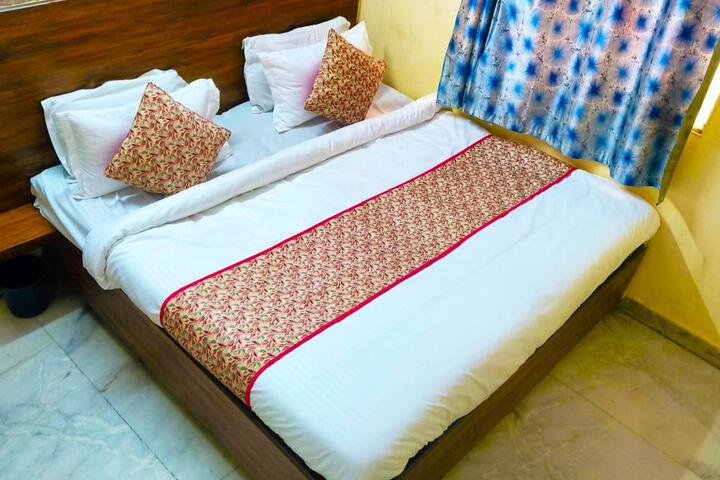 Vasant Stays by Amisha Palace - 5 Min Walk to Railway Station