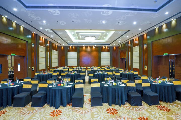 Ballroom/Hall 157 of 164