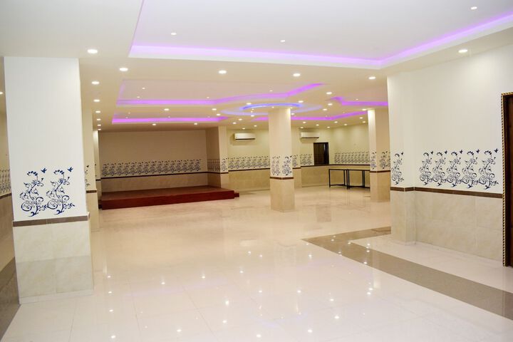 Ballroom/Hall 31 of 36