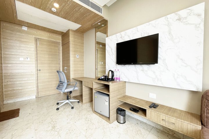 Room 17 of 100