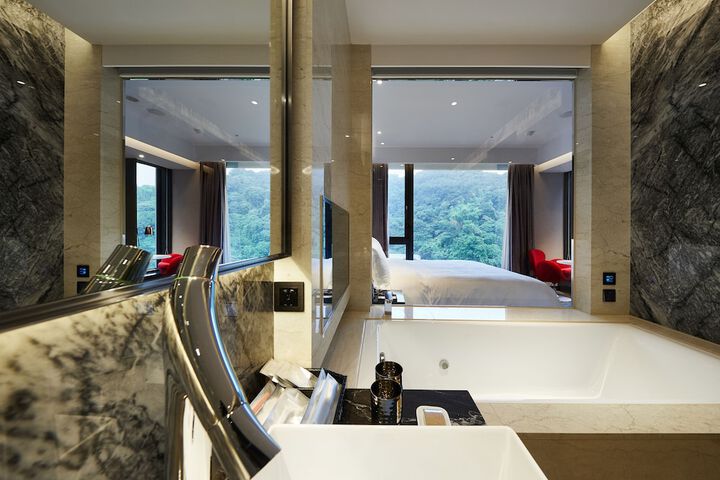 Room 33 of 50