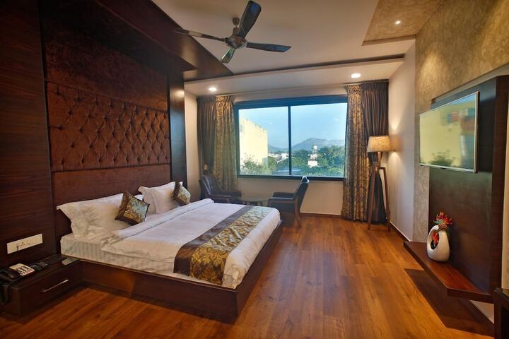 Room 5 of 25