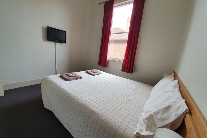 Room 10 of 37