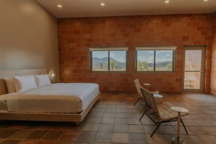 Room 9 of 43