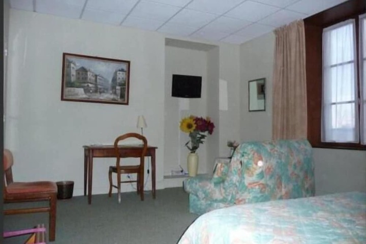 Room 8 of 36