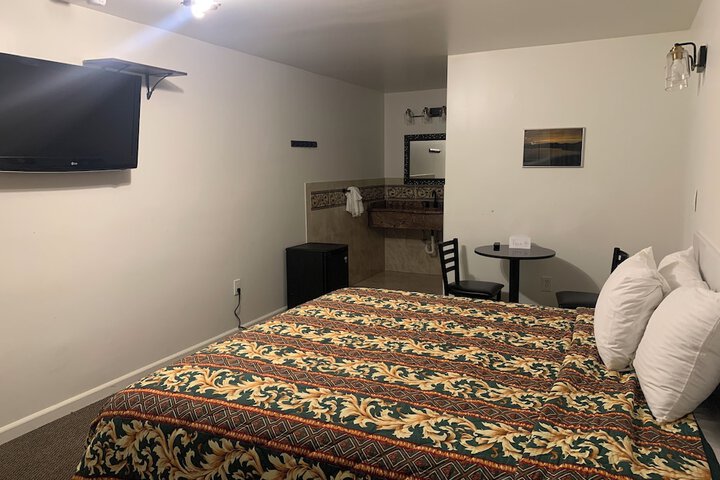 Room 9 of 18