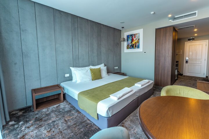 Room 5 of 52