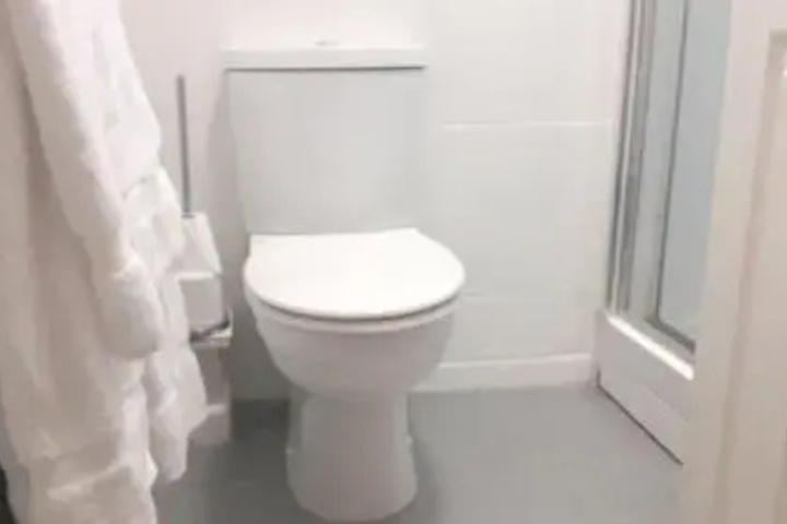 Room 8 of 13
