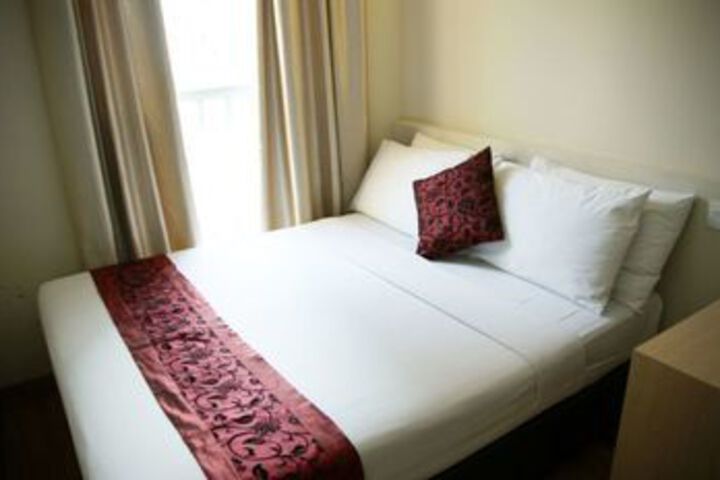 Room 7 of 9