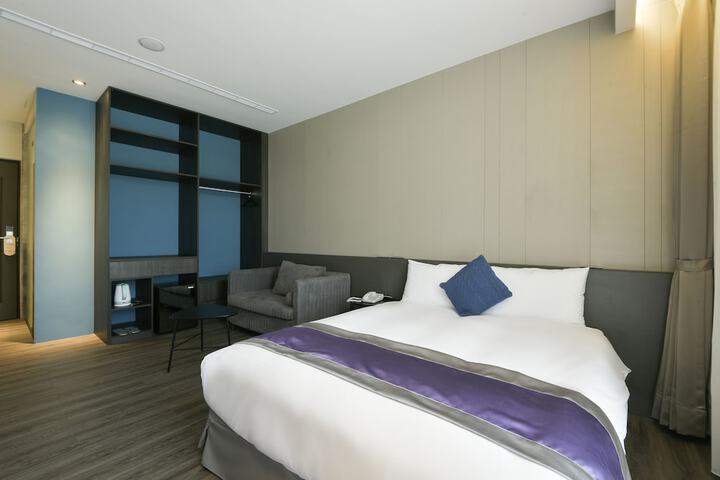 Room 14 of 51