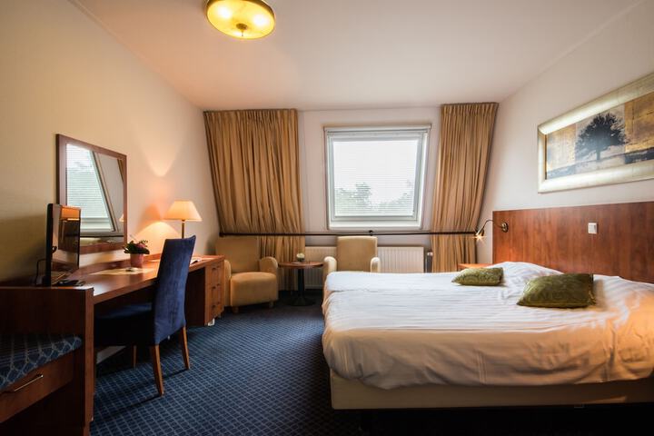 Room 2 of 71