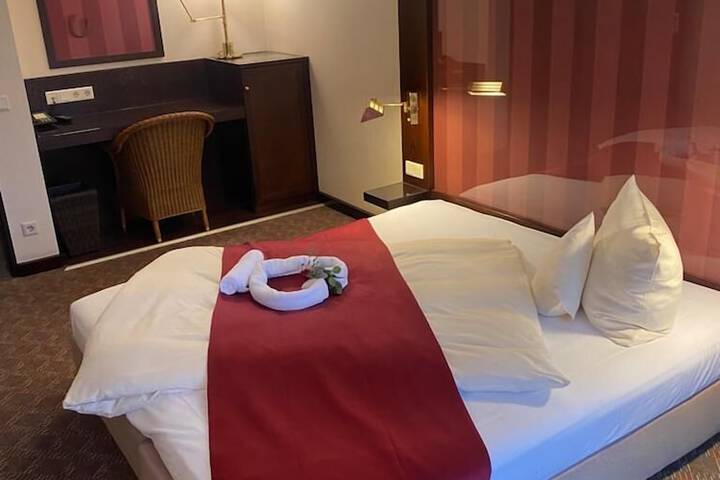 Room 10 of 36