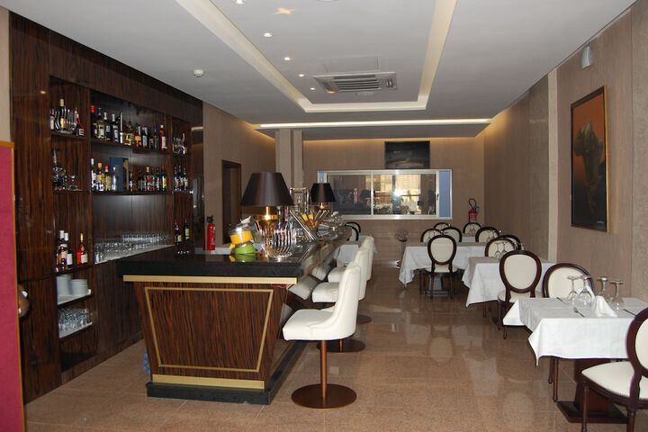 Lounge 40 of 50