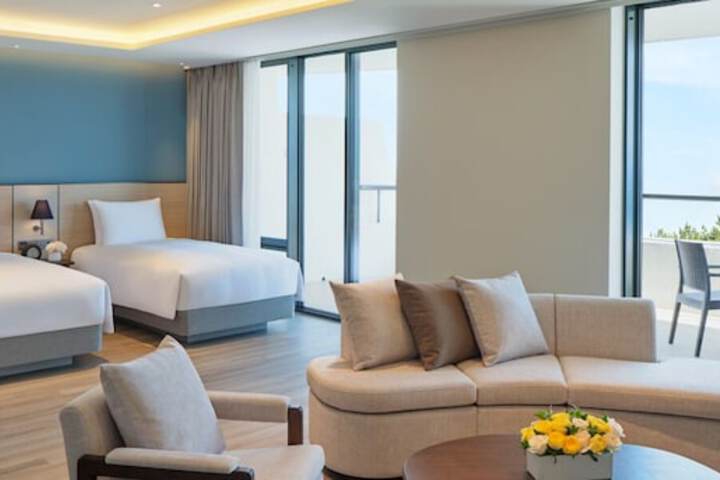 Room 5 of 62