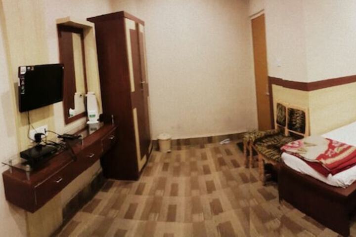 Room 5 of 13