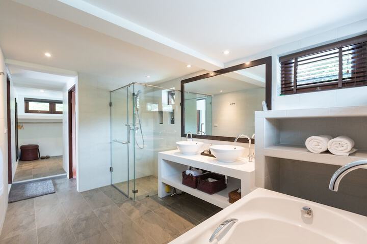Room 43 of 62