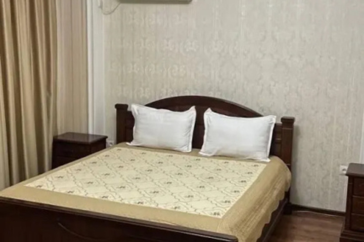 Room 7 of 9
