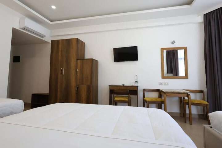 Room 34 of 114